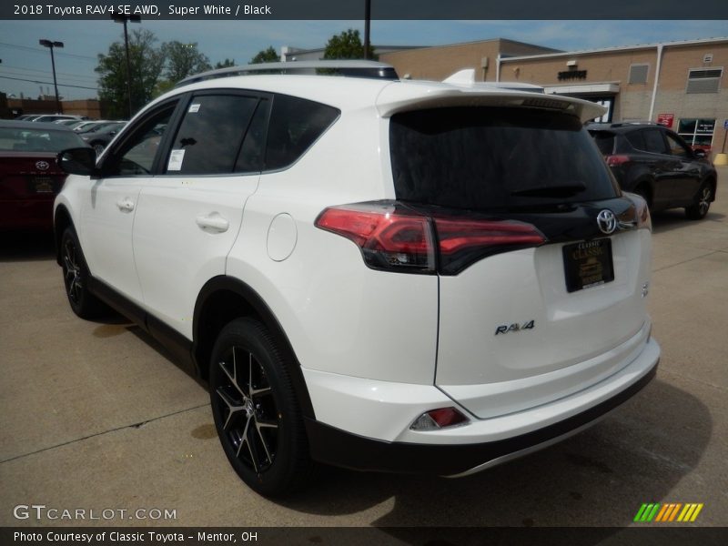 Super White / Black 2018 Toyota RAV4 SE AWD