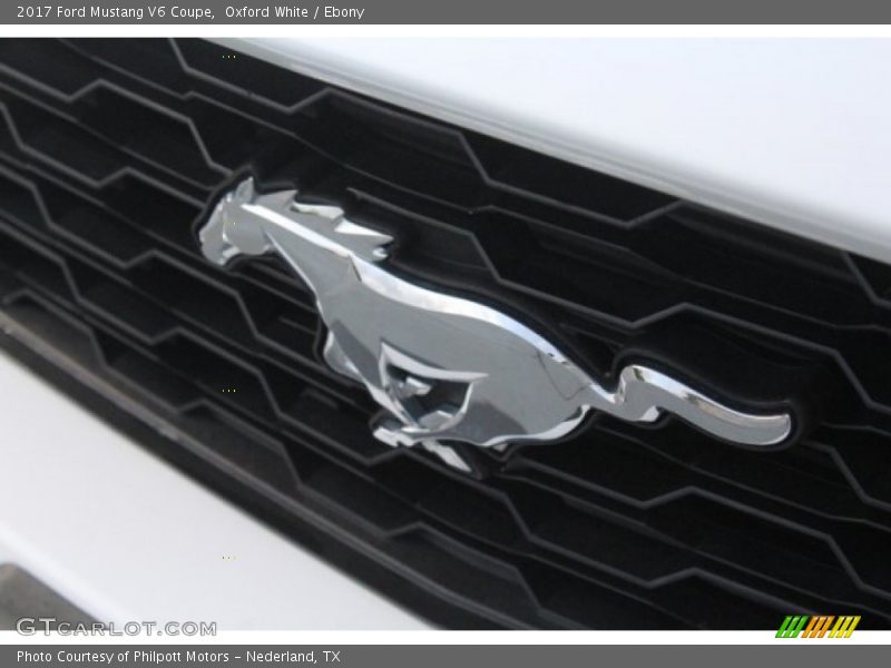 Oxford White / Ebony 2017 Ford Mustang V6 Coupe