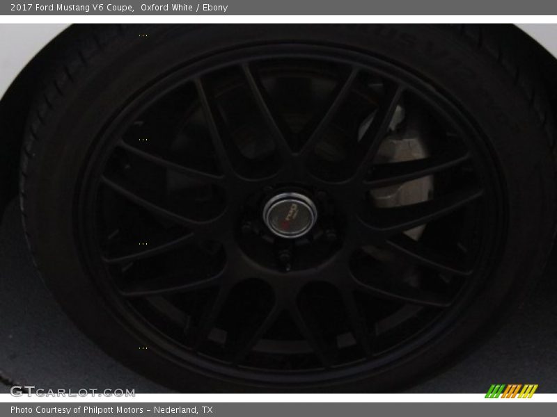 Oxford White / Ebony 2017 Ford Mustang V6 Coupe