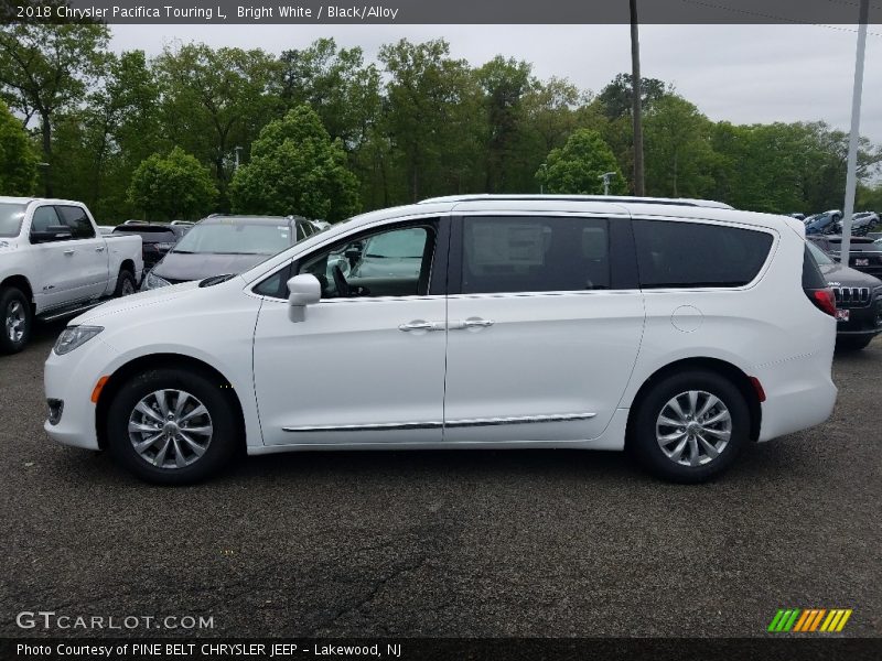Bright White / Black/Alloy 2018 Chrysler Pacifica Touring L