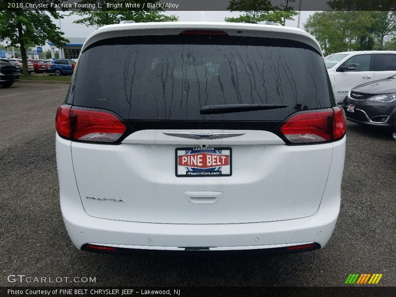 Bright White / Black/Alloy 2018 Chrysler Pacifica Touring L