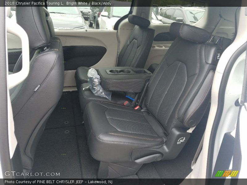Bright White / Black/Alloy 2018 Chrysler Pacifica Touring L