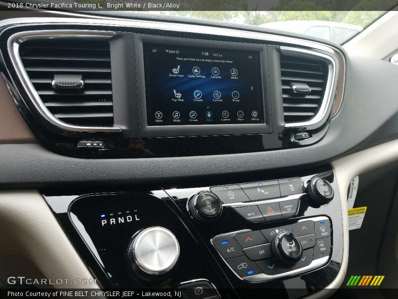Bright White / Black/Alloy 2018 Chrysler Pacifica Touring L