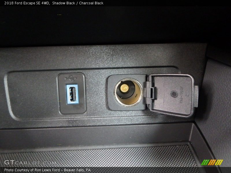 Shadow Black / Charcoal Black 2018 Ford Escape SE 4WD