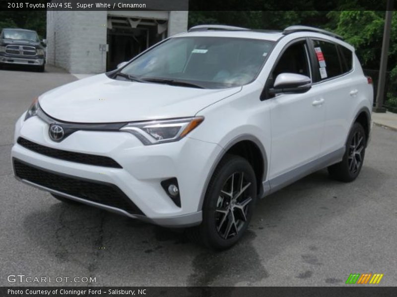 Super White / Cinnamon 2018 Toyota RAV4 SE