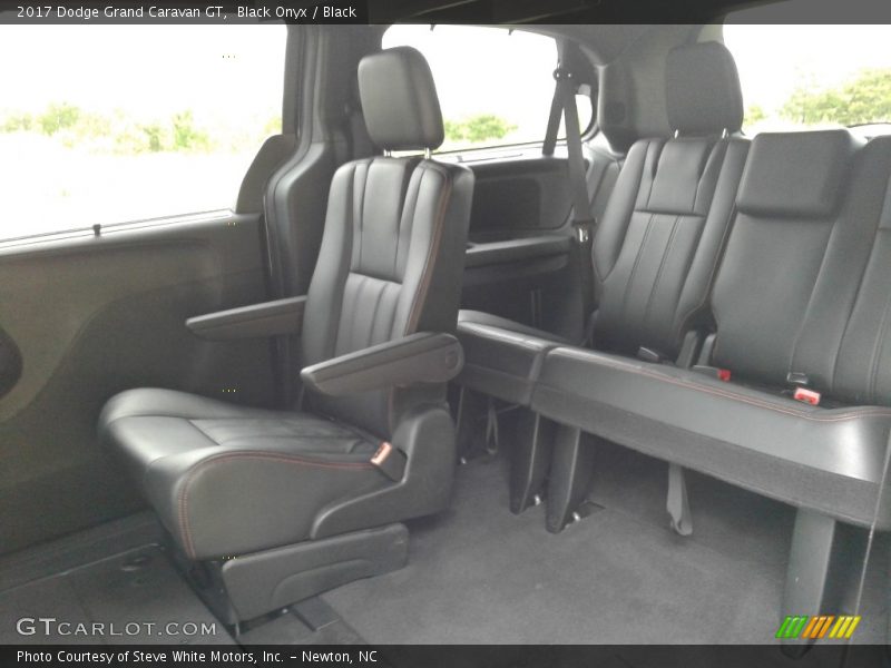 Black Onyx / Black 2017 Dodge Grand Caravan GT