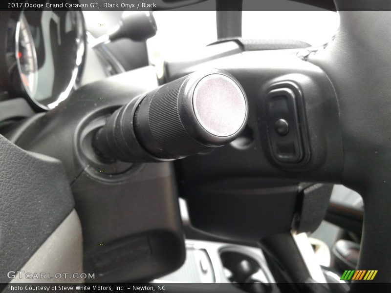 Black Onyx / Black 2017 Dodge Grand Caravan GT