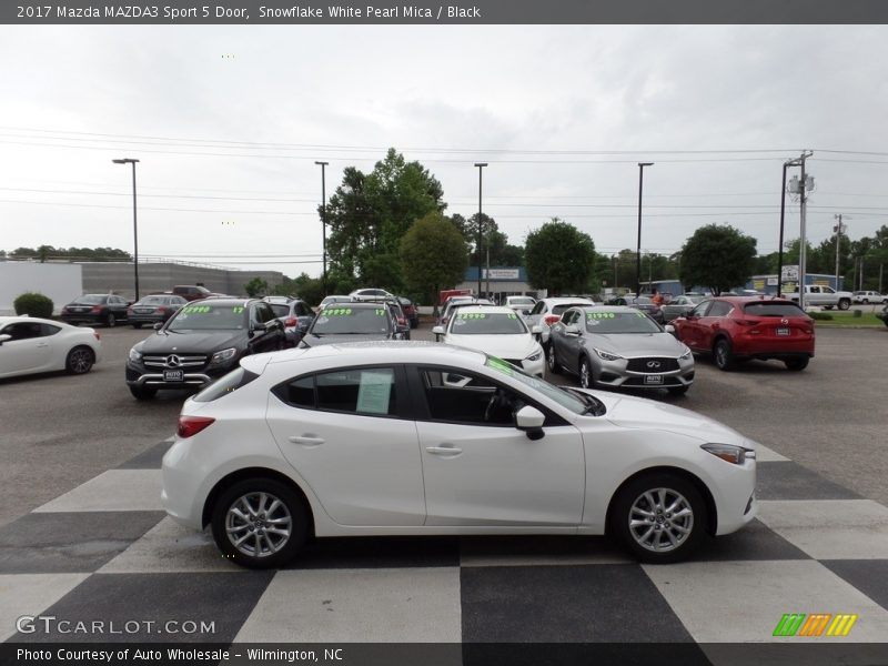 Snowflake White Pearl Mica / Black 2017 Mazda MAZDA3 Sport 5 Door
