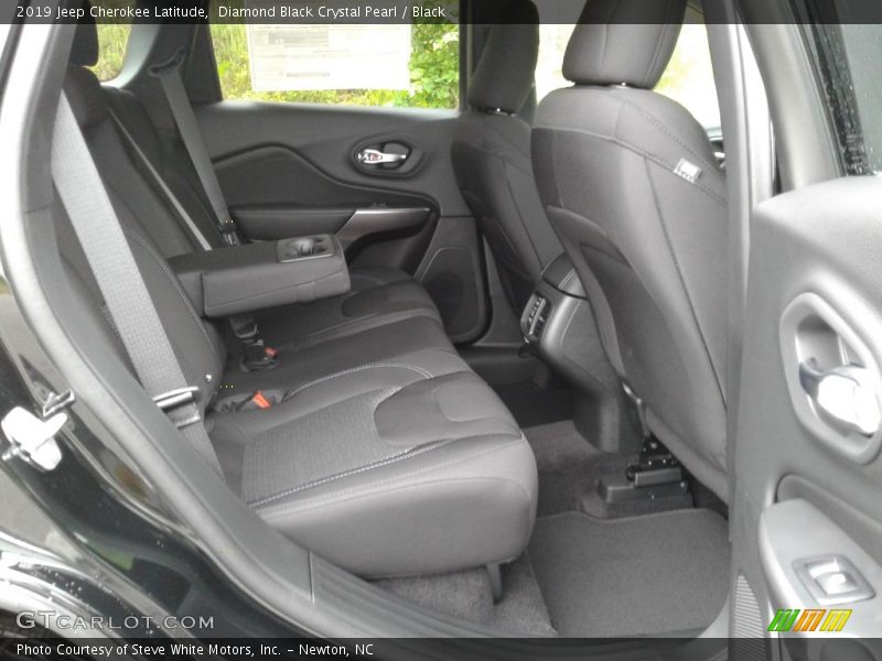 Diamond Black Crystal Pearl / Black 2019 Jeep Cherokee Latitude