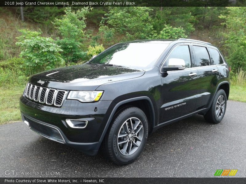 Front 3/4 View of 2018 Grand Cherokee Limited