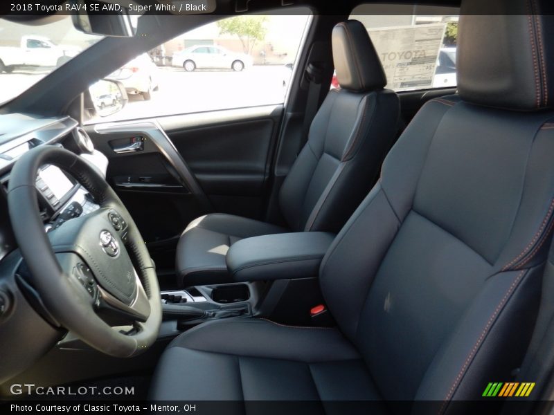 Super White / Black 2018 Toyota RAV4 SE AWD