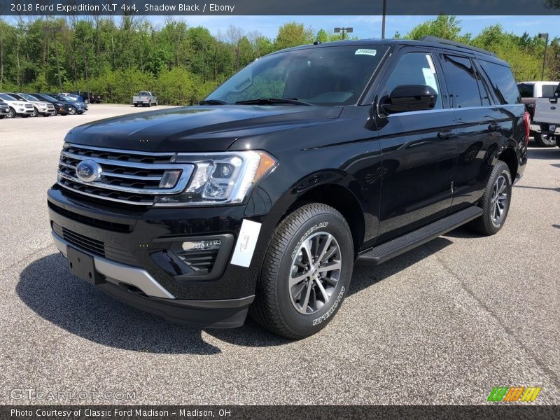 Front 3/4 View of 2018 Expedition XLT 4x4
