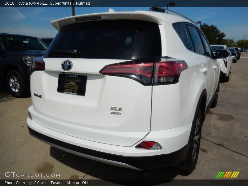 Super White / Nutmeg 2018 Toyota RAV4 XLE