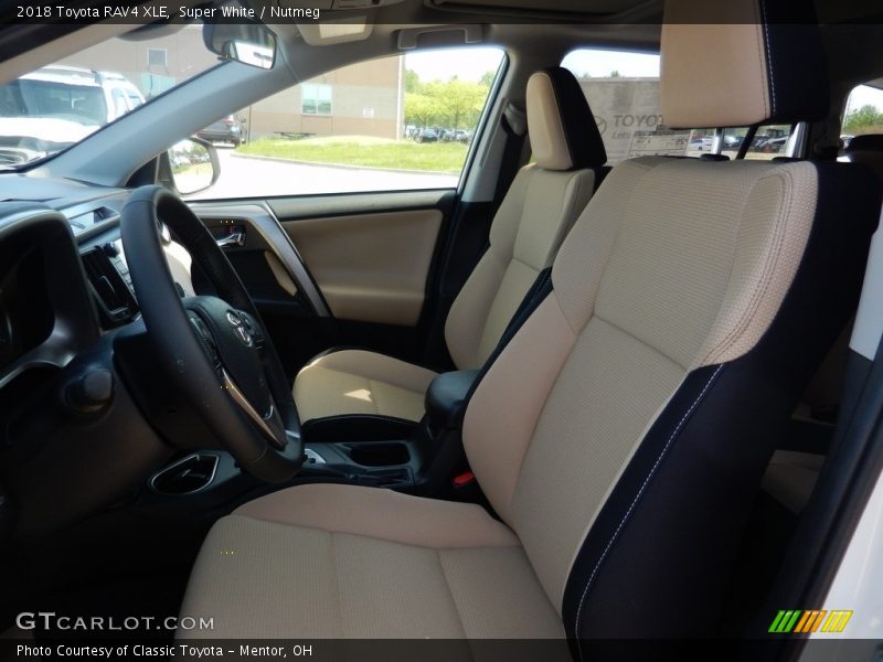 Super White / Nutmeg 2018 Toyota RAV4 XLE