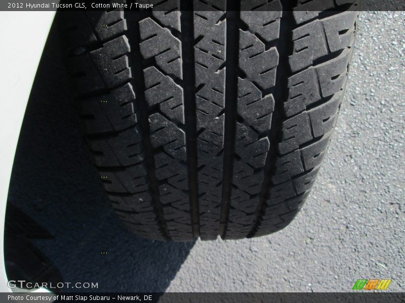 Cotton White / Taupe 2012 Hyundai Tucson GLS