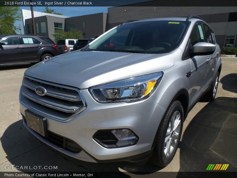 Ingot Silver / Charcoal Black 2018 Ford Escape SE
