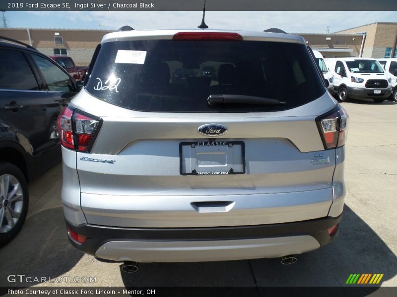 Ingot Silver / Charcoal Black 2018 Ford Escape SE