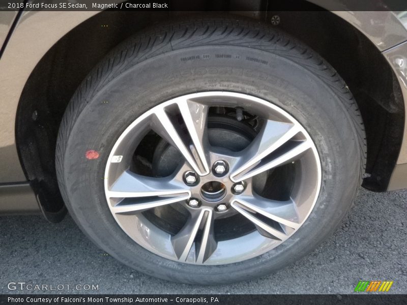 Magnetic / Charcoal Black 2018 Ford Focus SE Sedan