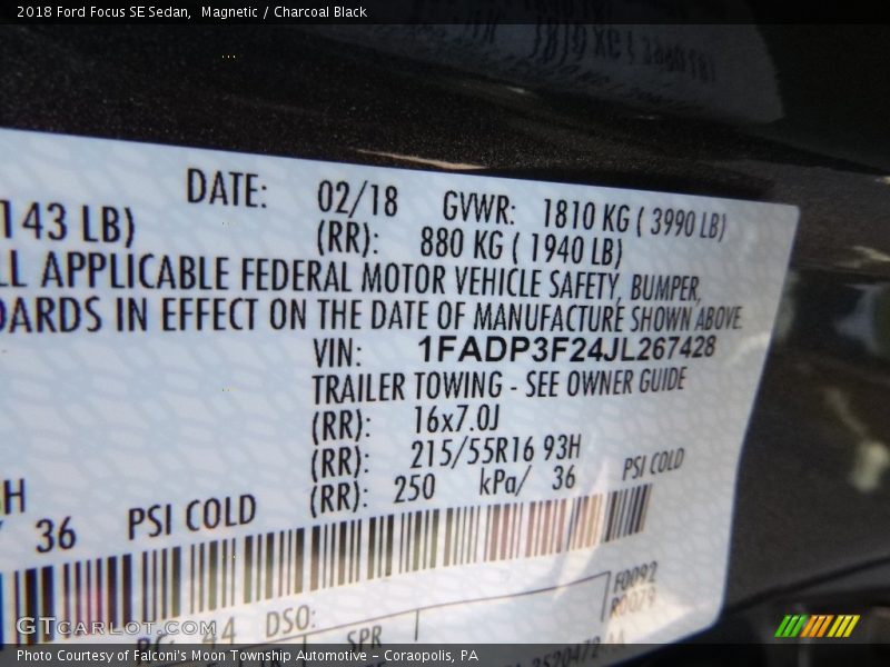 Magnetic / Charcoal Black 2018 Ford Focus SE Sedan
