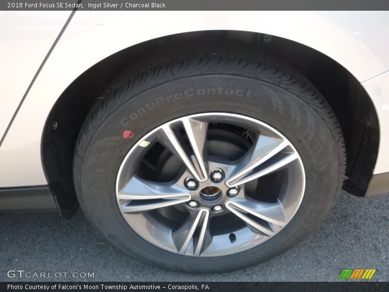 Ingot Silver / Charcoal Black 2018 Ford Focus SE Sedan