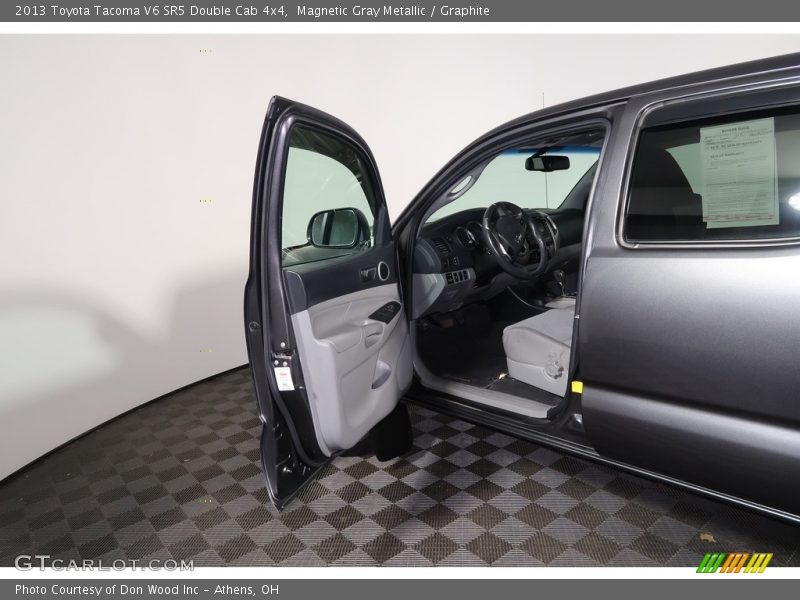Magnetic Gray Metallic / Graphite 2013 Toyota Tacoma V6 SR5 Double Cab 4x4
