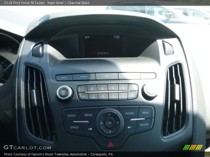 Ingot Silver / Charcoal Black 2018 Ford Focus SE Sedan