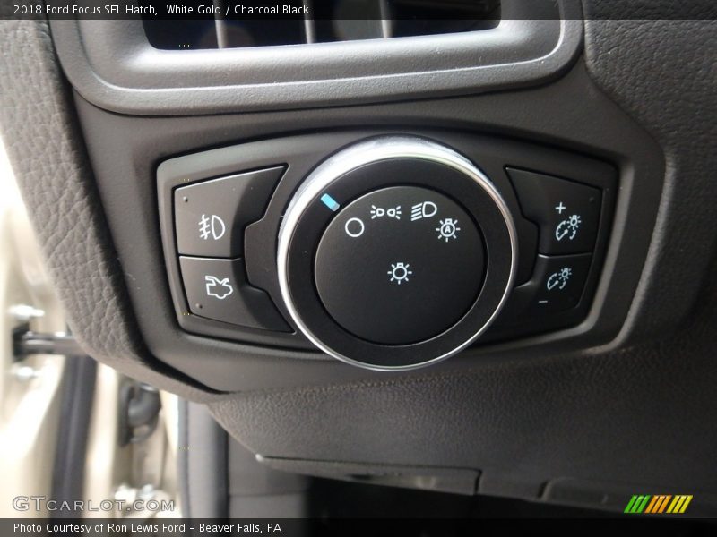 White Gold / Charcoal Black 2018 Ford Focus SEL Hatch