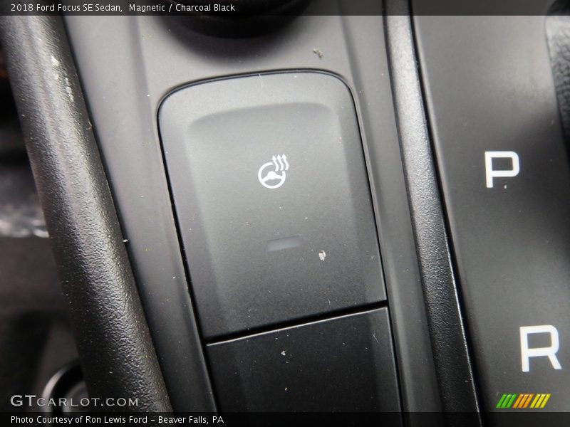 Magnetic / Charcoal Black 2018 Ford Focus SE Sedan