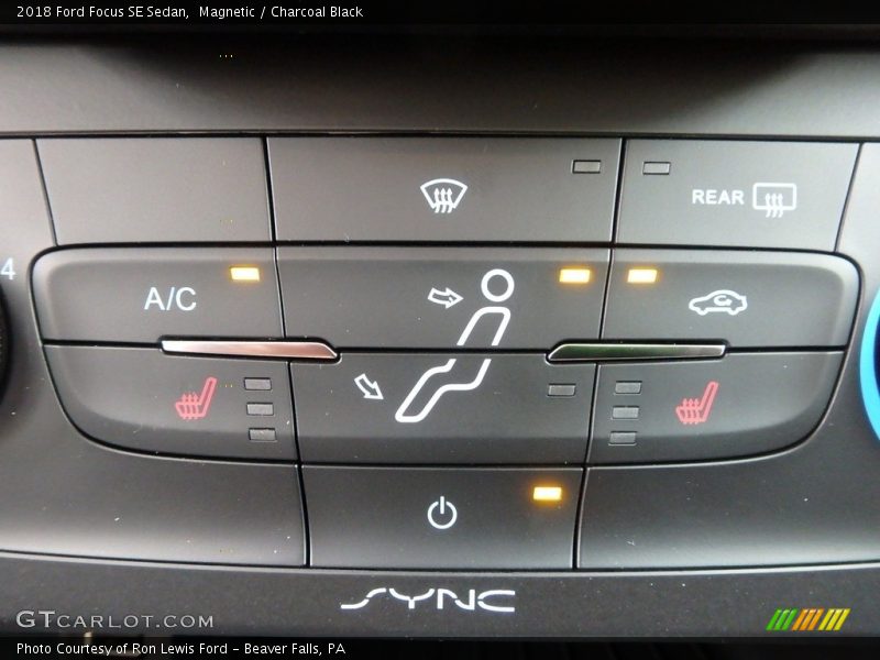 Magnetic / Charcoal Black 2018 Ford Focus SE Sedan