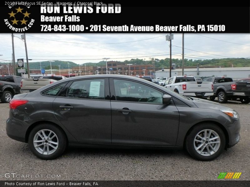 Magnetic / Charcoal Black 2018 Ford Focus SE Sedan