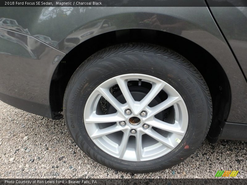 Magnetic / Charcoal Black 2018 Ford Focus SE Sedan