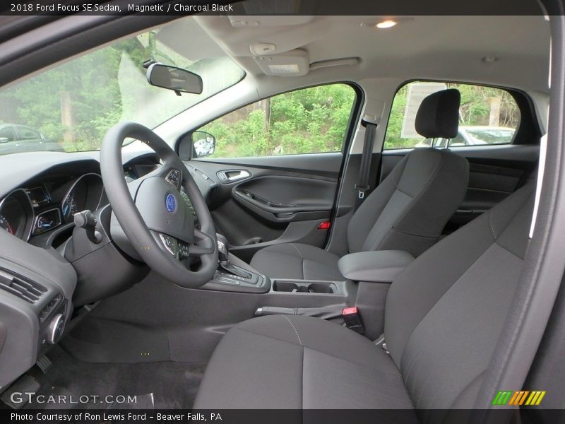 Magnetic / Charcoal Black 2018 Ford Focus SE Sedan