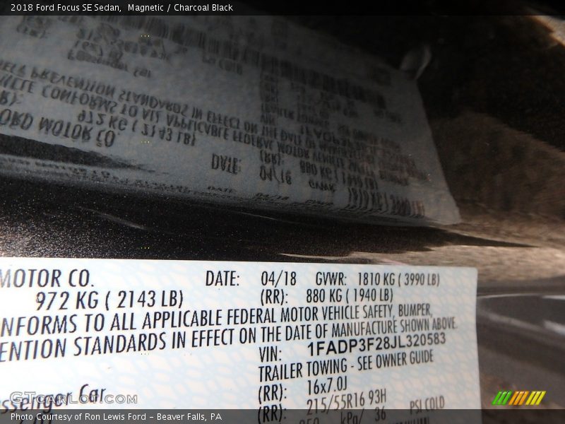 Magnetic / Charcoal Black 2018 Ford Focus SE Sedan