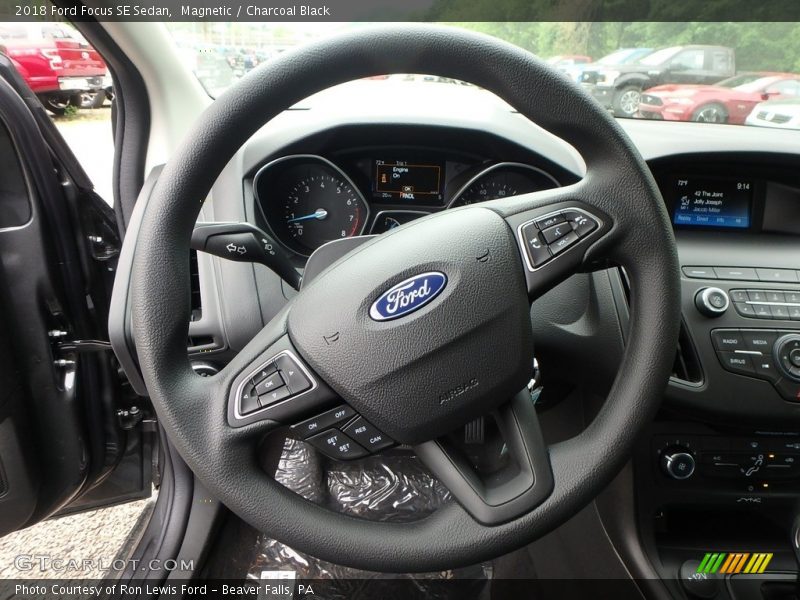 Magnetic / Charcoal Black 2018 Ford Focus SE Sedan