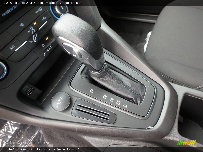 Magnetic / Charcoal Black 2018 Ford Focus SE Sedan