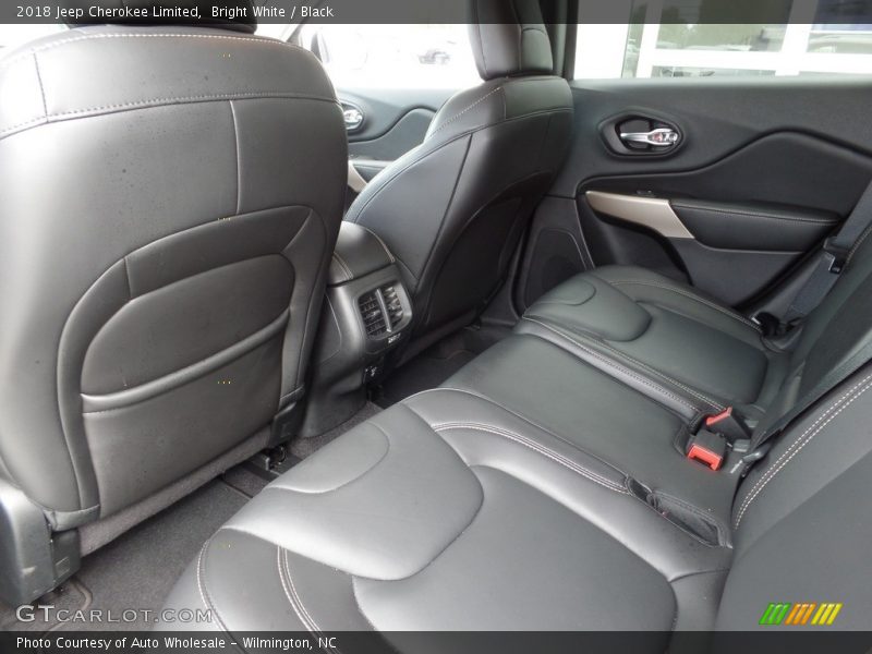 Bright White / Black 2018 Jeep Cherokee Limited