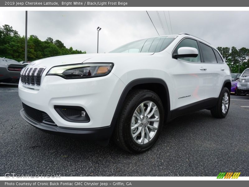 Bright White / Black/Light Frost Beige 2019 Jeep Cherokee Latitude