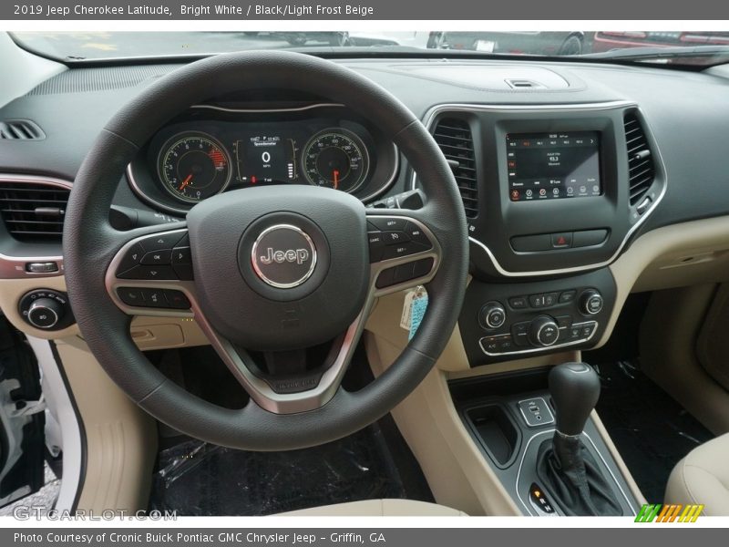 Bright White / Black/Light Frost Beige 2019 Jeep Cherokee Latitude