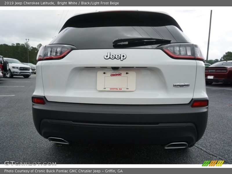 Bright White / Black/Light Frost Beige 2019 Jeep Cherokee Latitude