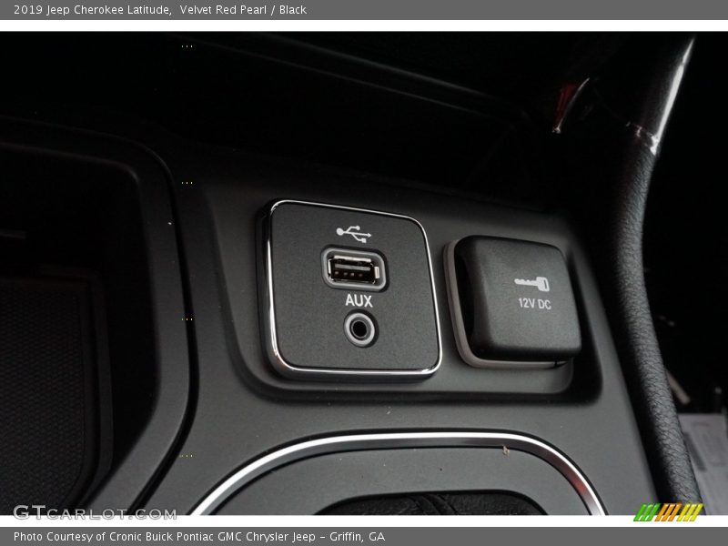 Velvet Red Pearl / Black 2019 Jeep Cherokee Latitude