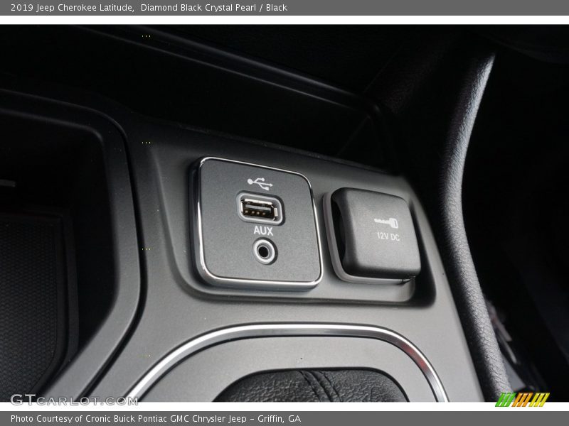 Diamond Black Crystal Pearl / Black 2019 Jeep Cherokee Latitude