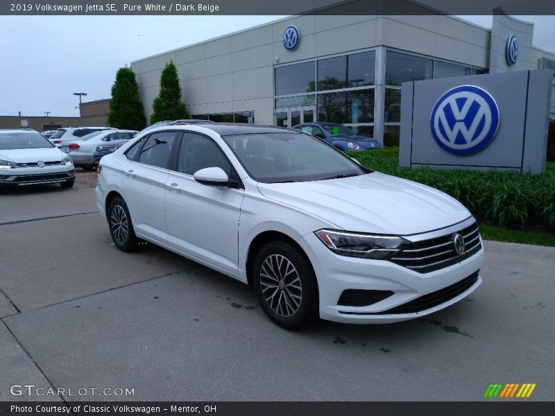 Front 3/4 View of 2019 Jetta SE