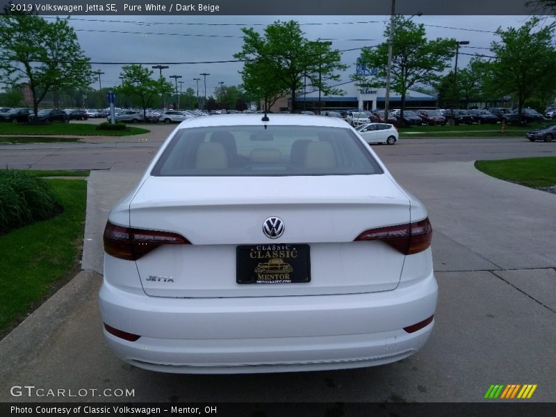 Pure White / Dark Beige 2019 Volkswagen Jetta SE