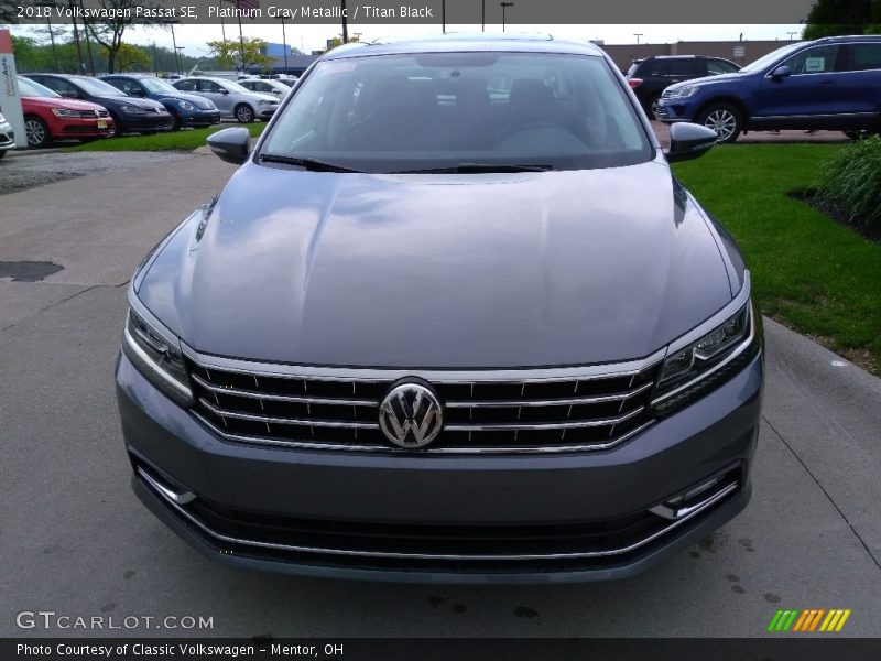 Platinum Gray Metallic / Titan Black 2018 Volkswagen Passat SE