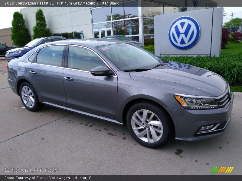 Front 3/4 View of 2018 Passat SE