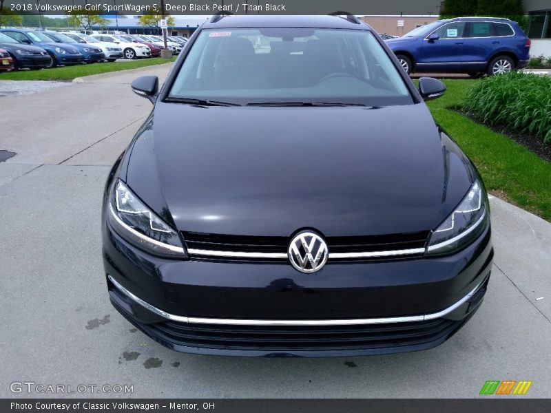 Deep Black Pearl / Titan Black 2018 Volkswagen Golf SportWagen S