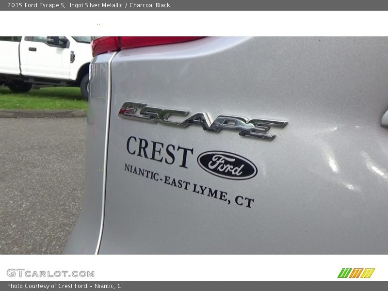 Ingot Silver Metallic / Charcoal Black 2015 Ford Escape S