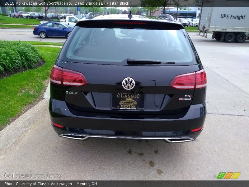 Deep Black Pearl / Titan Black 2018 Volkswagen Golf SportWagen S