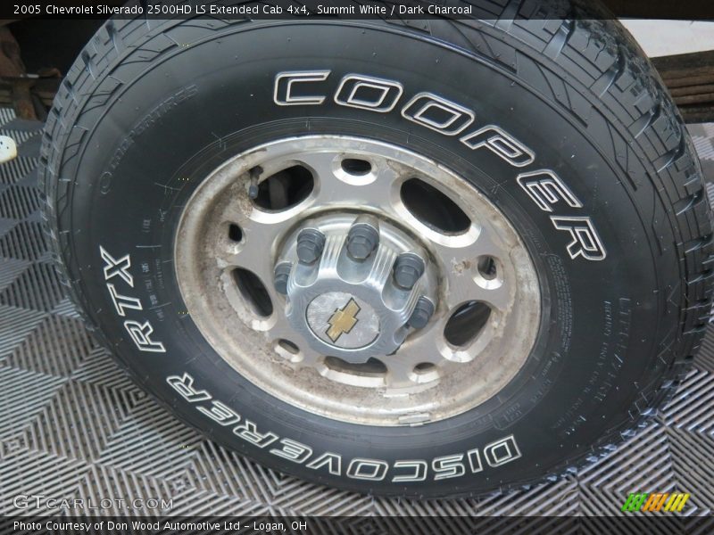 Summit White / Dark Charcoal 2005 Chevrolet Silverado 2500HD LS Extended Cab 4x4
