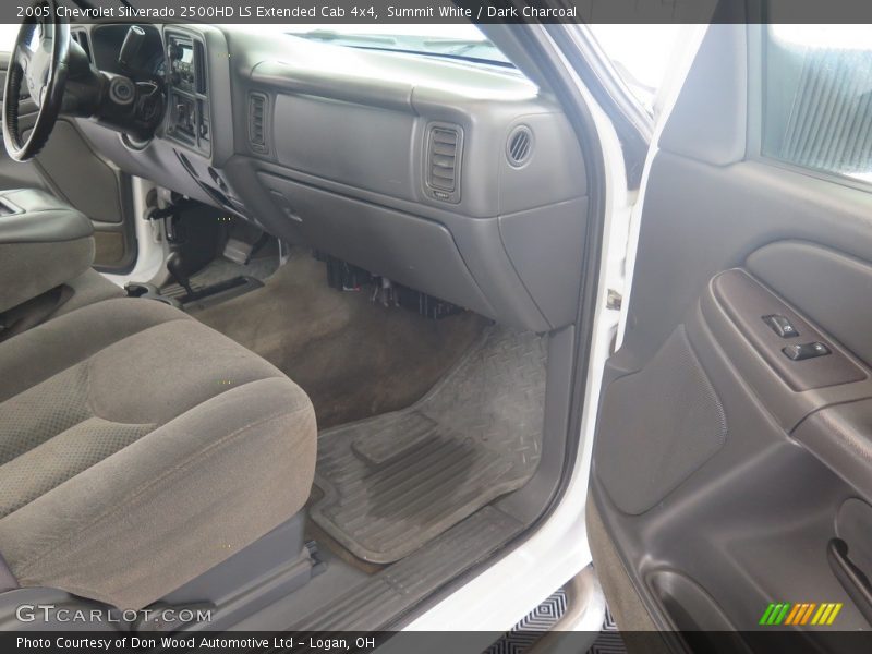 Summit White / Dark Charcoal 2005 Chevrolet Silverado 2500HD LS Extended Cab 4x4